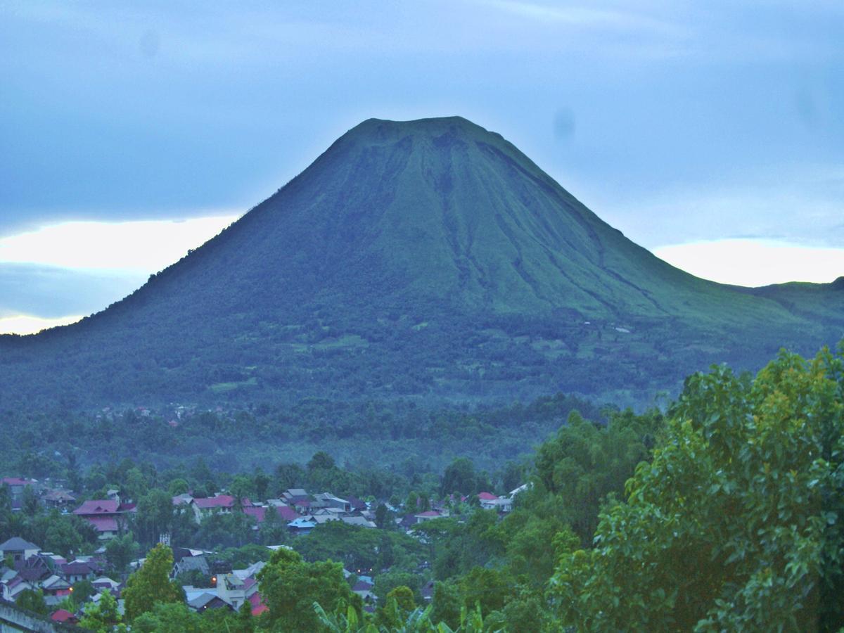 Leos Hotel Tomohon المظهر الخارجي الصورة